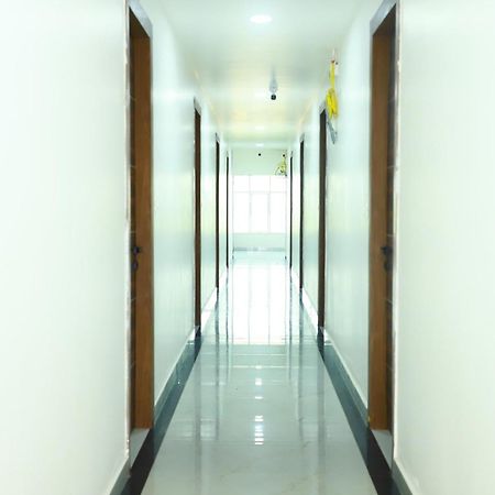 ホテル Sri Raghavendra Grand Turkapally エクステリア 写真