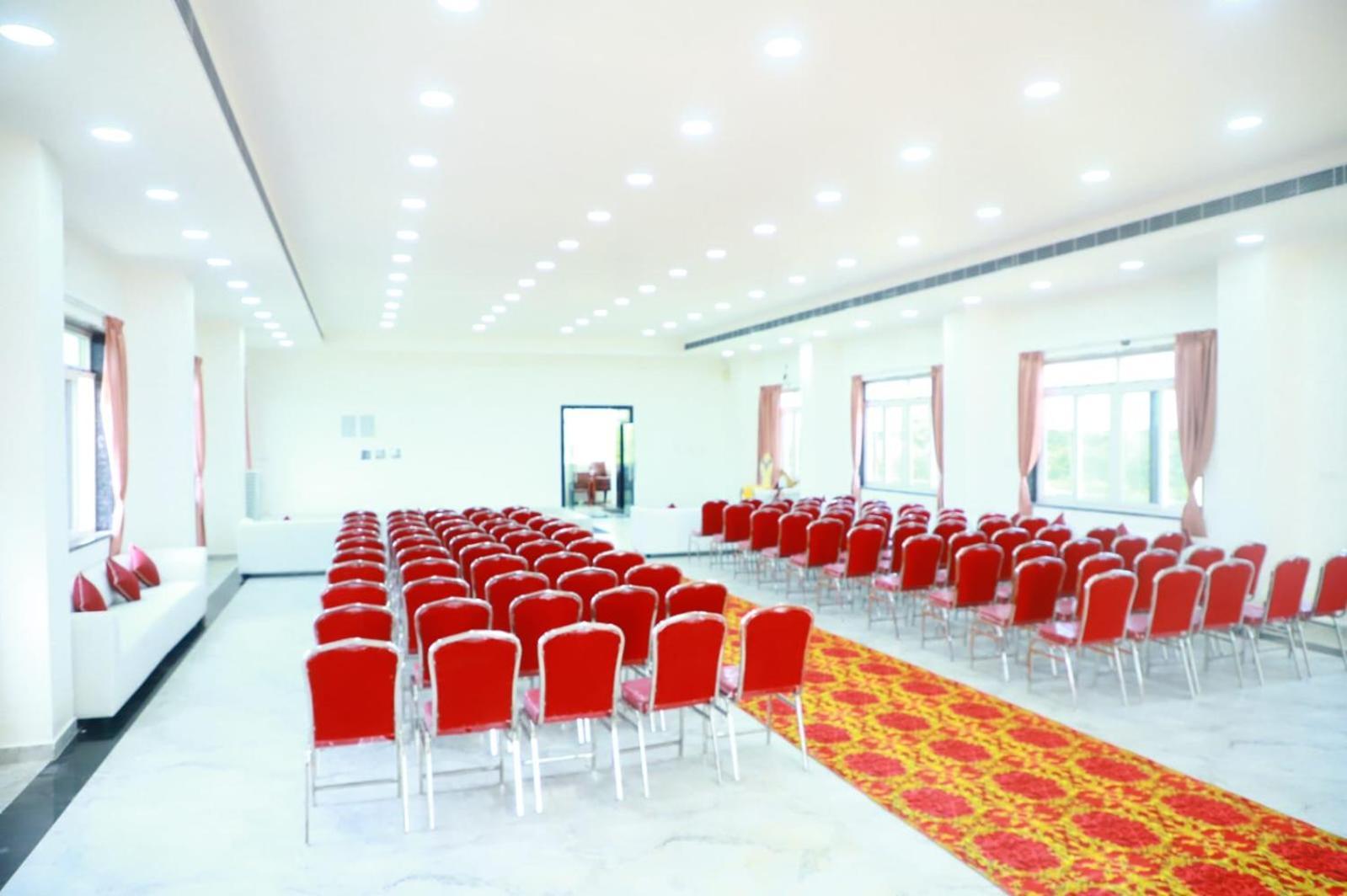 ホテル Sri Raghavendra Grand Turkapally エクステリア 写真